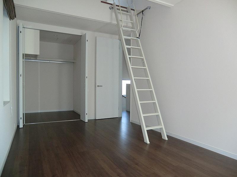 Non-living room. Local (September 2013) Shooting