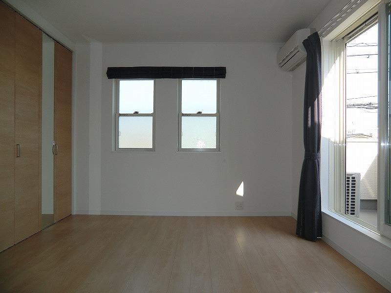 Non-living room. Local (September 2013) Shooting