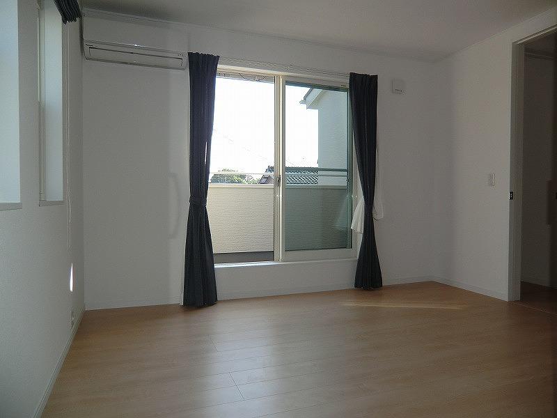 Non-living room. Local (September 2013) Shooting