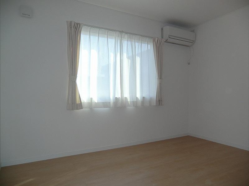 Non-living room. Local (September 2013) Shooting