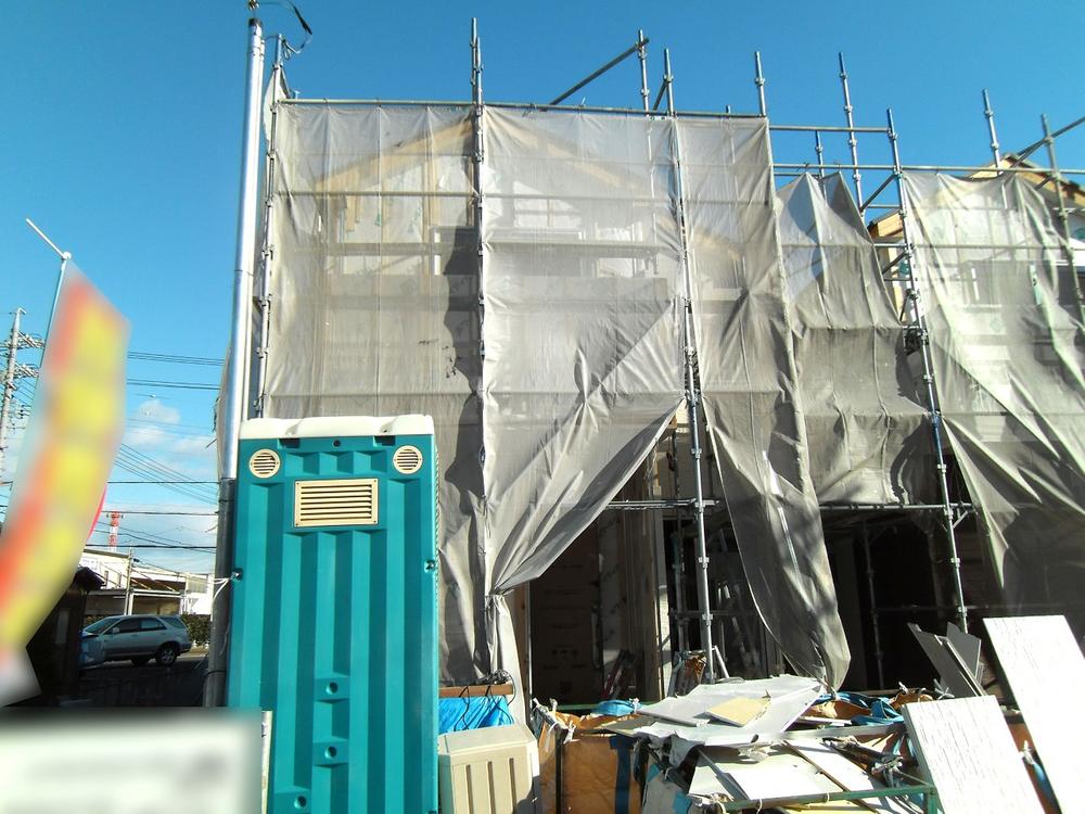 Local appearance photo. 1 Building Facing south! 