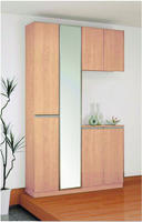 Receipt. Large entrance with storage full-length mirror