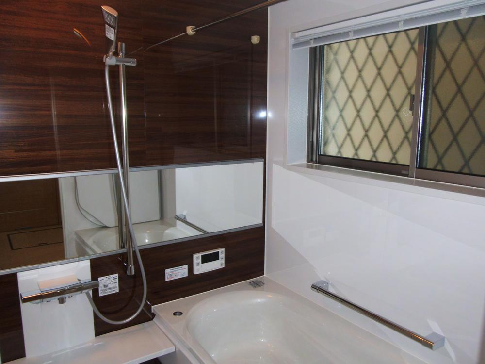 Bathroom. Spacious 1717 the size of the bathroom