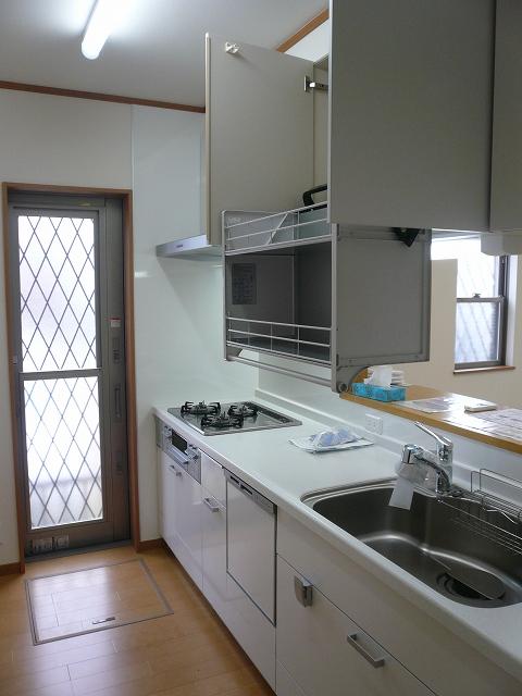 Kitchen. System kitchen of glass top range with