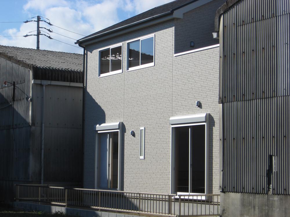 Local appearance photo. Balcony side