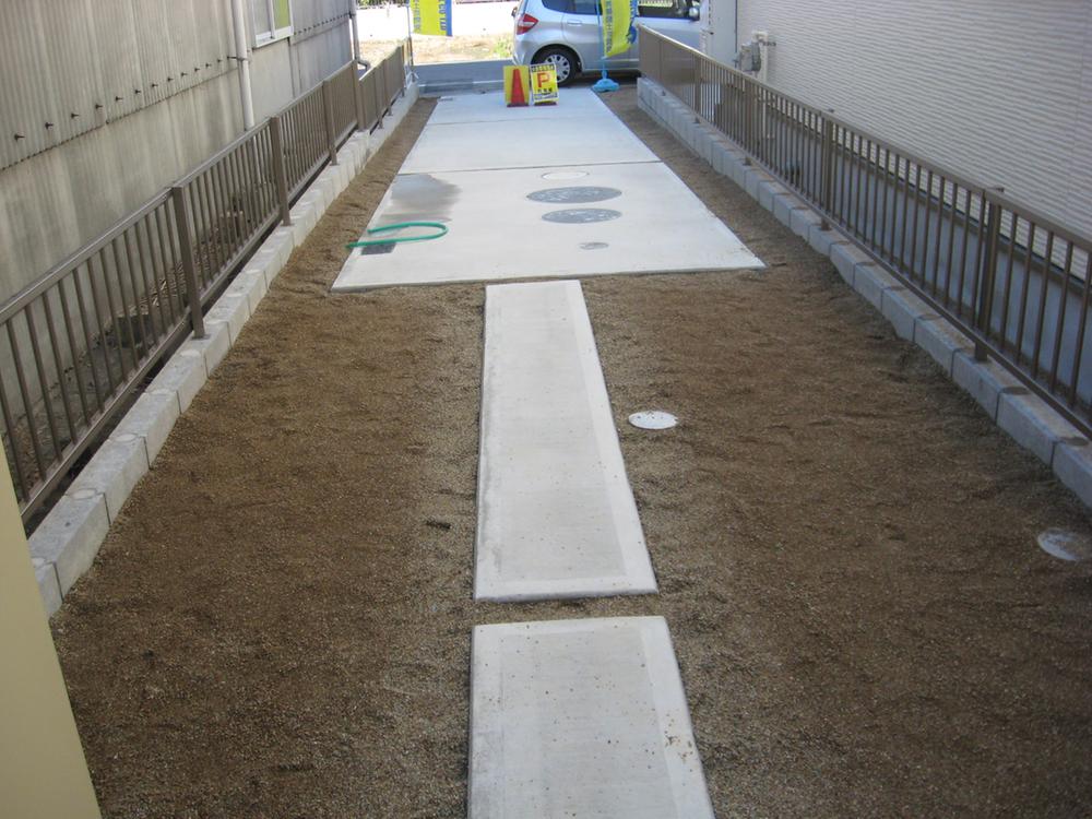 Local photos, including front road. Parking Lot ・ aisle