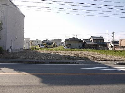 Local photos, including front road. Front north road is located 12m. (Including sidewalks)
