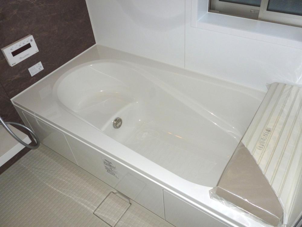 Bathroom. Is the unit bus of 1 pyeong size. With so bathroom drying heater is also useful for your laundry on a rainy day. 