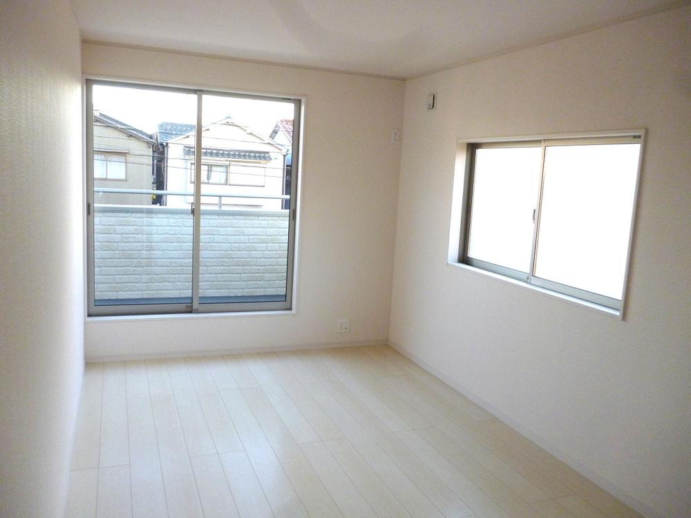 Non-living room. 2 Kainushi bedroom is a spacious 8 pledge. There is a convenient walk-in closet. 