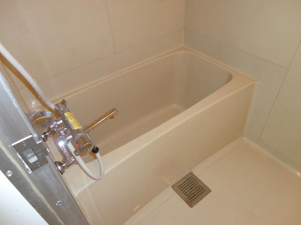 Bathroom.  ■ unit bus