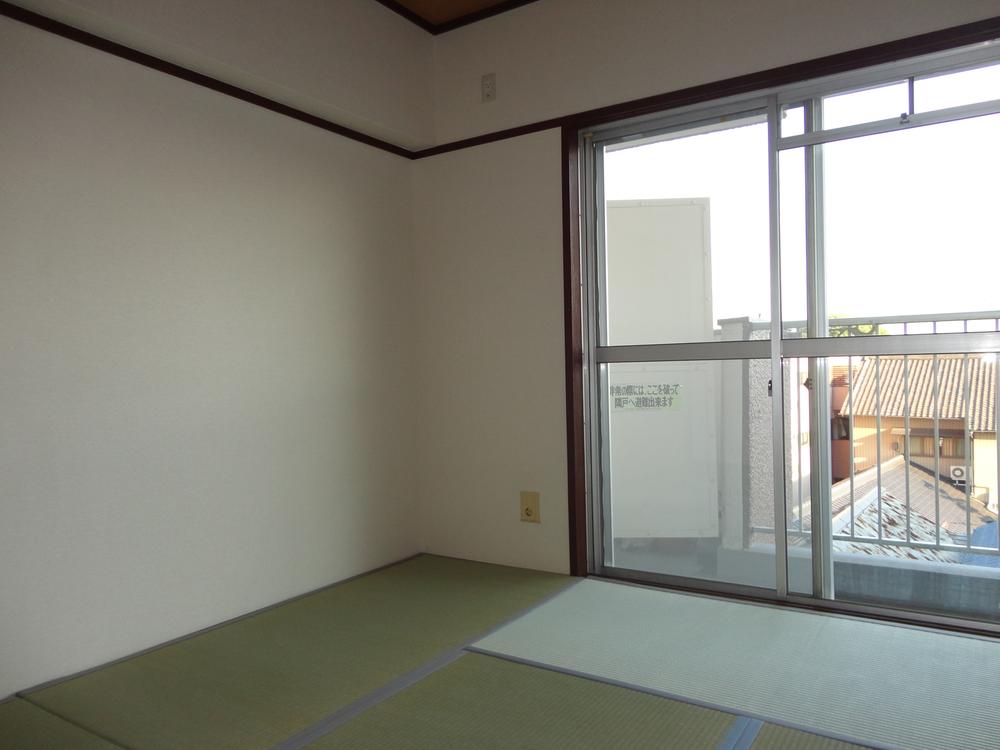 Non-living room.  ■ Tatami new goods exchange, Beautiful Japanese-style room, which was FusumaChokawa