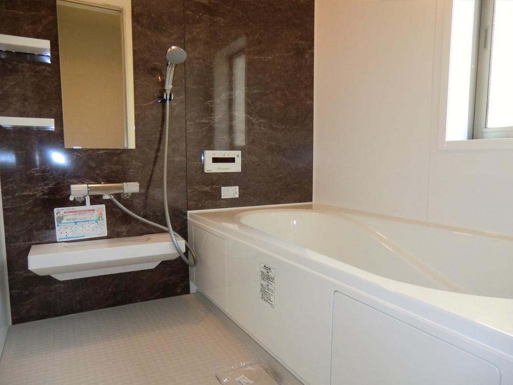 Bathroom. ◇ Bathroom ◇  Wide 1 tsubo size (LIXIL) ・ Bathroom heating dryer ・ Insulation bathtub ・ Otobasu ・ Accessibility ・ There bathroom window
