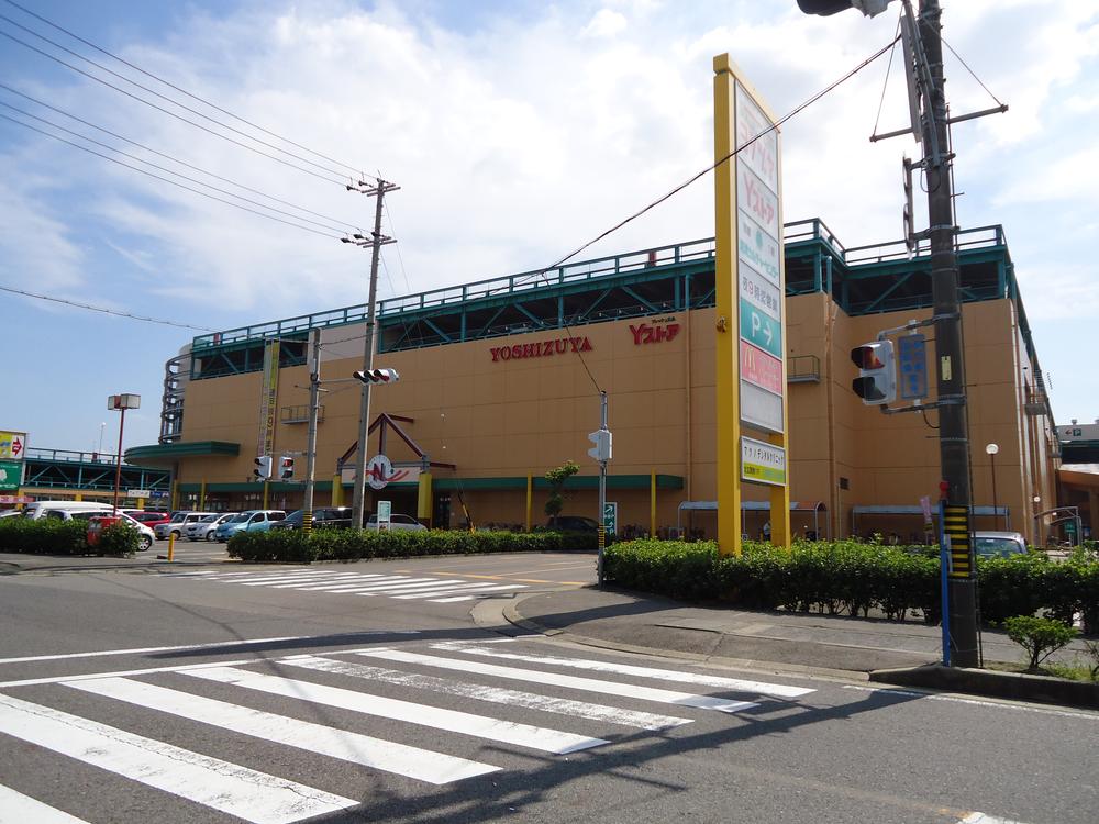 Shopping centre. Until Yoshidzuya 390m