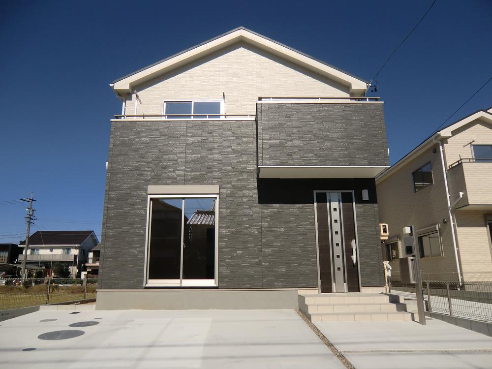 Local appearance photo. ◇ 4 Building ◇  Imposing completed! ! You can preview tour (of weekday visit also OK)  Facing south, Yang per good! !   Parking parallel three OK     Local (November 23, 2013) Shooting