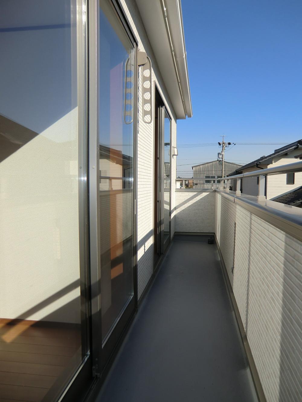 Balcony. ◇ balcony ◇  South side of the bright balcony