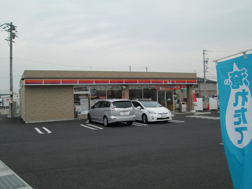 Convenience store. Circle K's is located on the opposite of the road