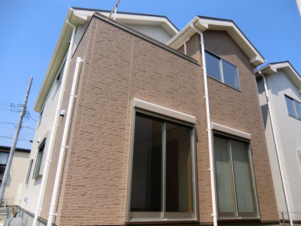 Local appearance photo. ◇ 1 Building ◇  Imposing completed! ! You can preview tour (of weekday visit also OK)  Site 43 square meters more than  Parking parallel three OK    Garden to the south   Local (August 16, 2013) Shooting