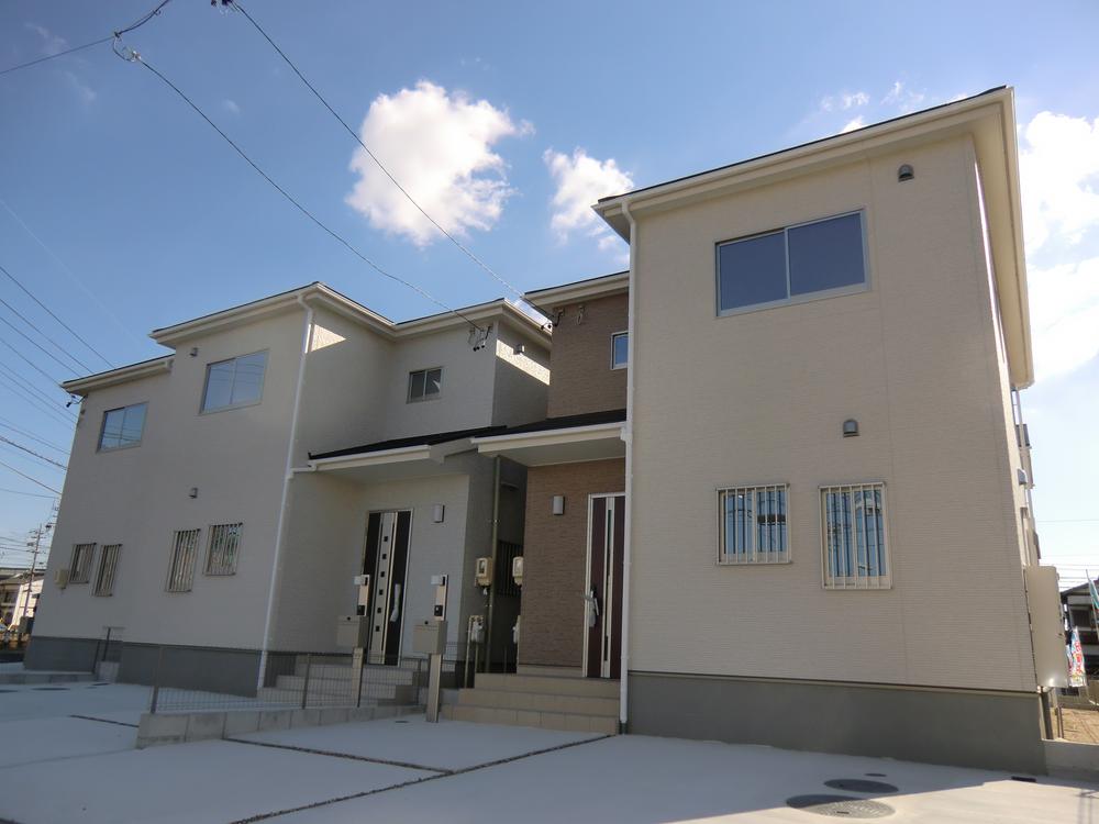 Local appearance photo. ◇ 1 Building ◇  Imposing completed! ! You can preview tour (of weekday visit also OK)  Site 43 square meters more than  Parking parallel three OK    Garden to the south   Local (November 23, 2013) Shooting