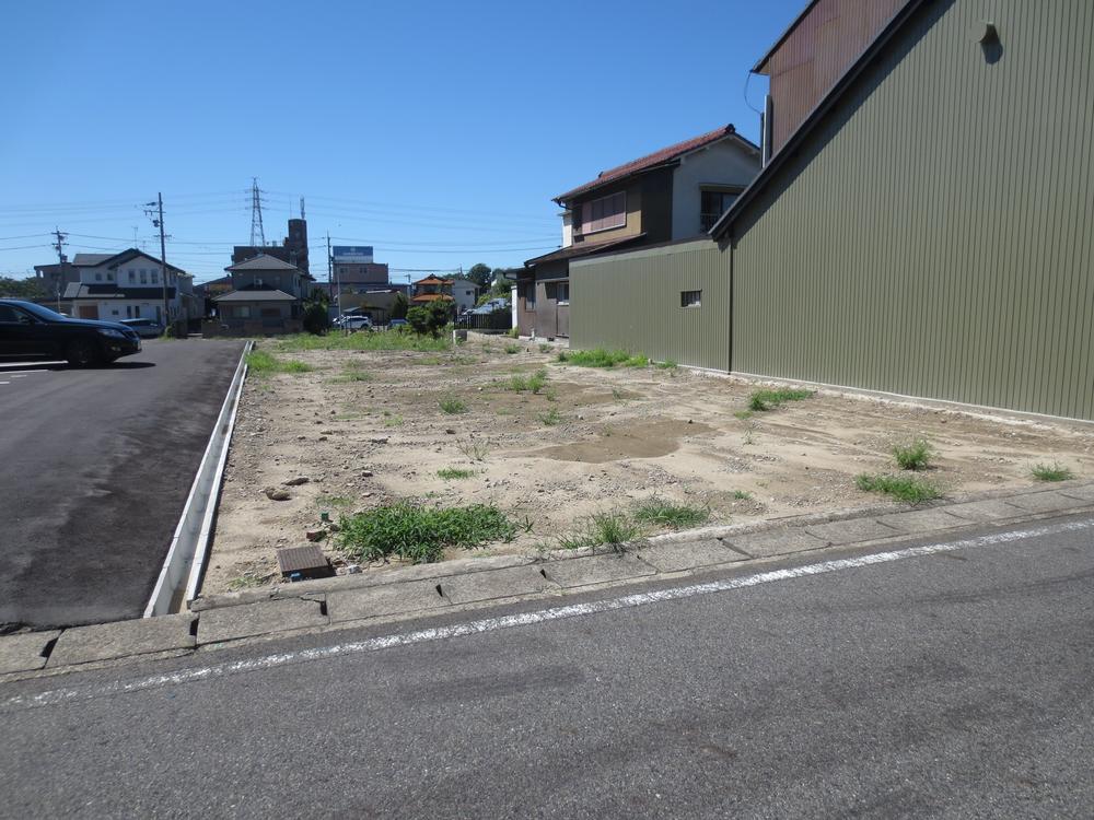 Local land photo. No construction conditions! Land area: 92.87 square meters frontage 9m, South frontage 30.8m sunny!