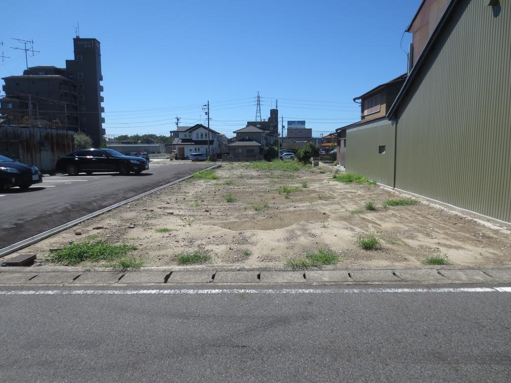 Local land photo. No construction conditions! Land area: 92.87 square meters Frontage 9m, South frontage 30.8m Day good!