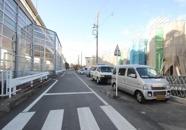 Other local. Frontal road