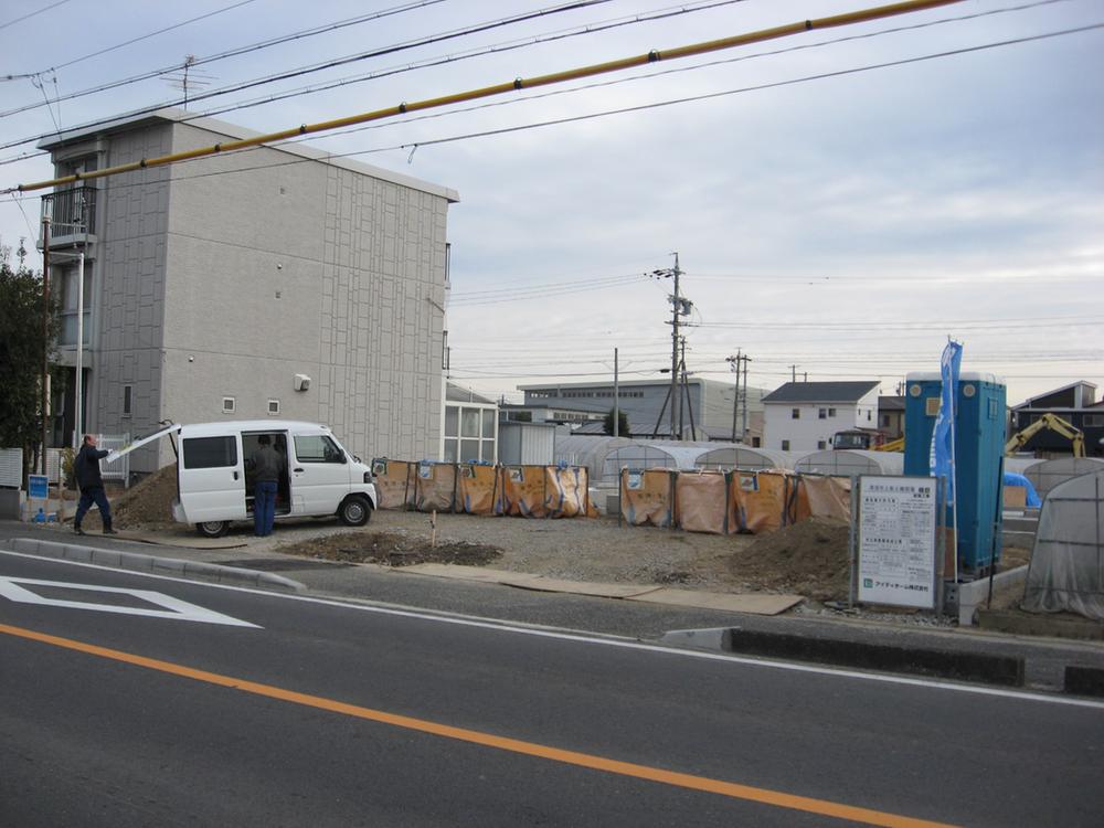 Local photos, including front road. The entire photo