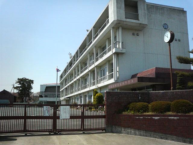 Junior high school. 1280m to Kasuga Junior High School