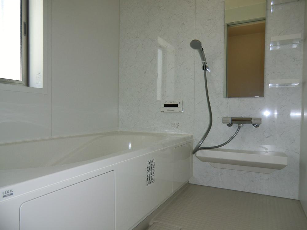 Bathroom. ◇ Bathroom ◇  Wide 1 tsubo size (LIXIL) ・ Bathroom heating dryer ・ Warm bath ・ Ekobenchi bathtub ・ Karari floor ・ Eco-full shower ・ Otobasu ・ Barrier-free ・ There bathroom window