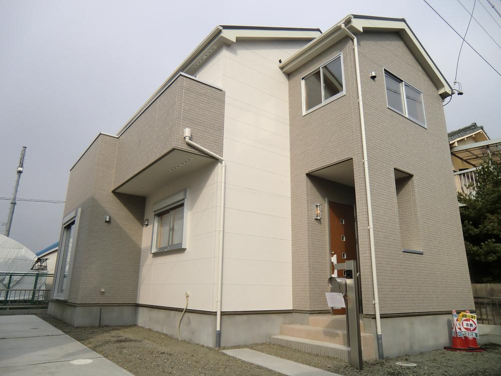 Local appearance photo. ◇ 1 Building ◇ Imposing completed! ! You can preview tour (of weekday visit also OK)  All rooms south, Yang per good! !   Parking two OK    Local (December 13, 2013) Shooting 