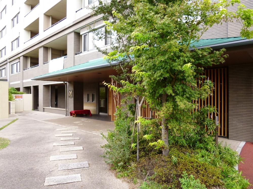 Entrance. Common areas