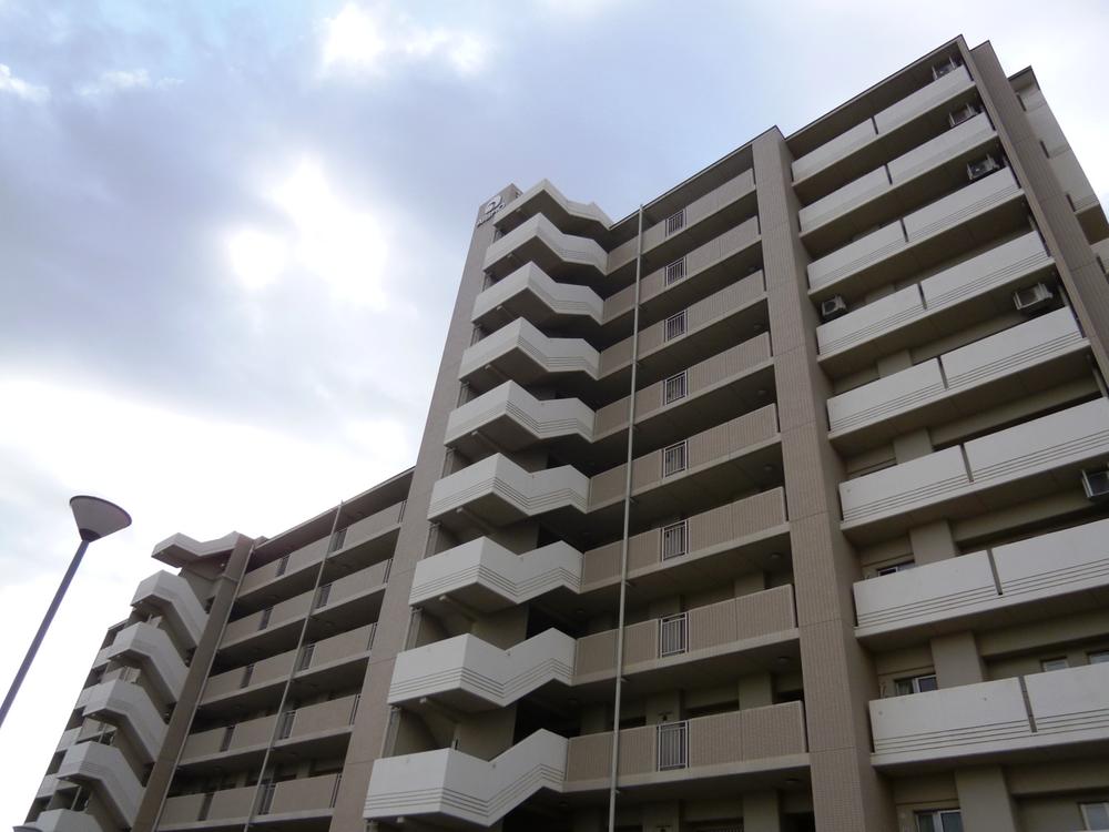 Local appearance photo. There is also a parking and car wash for the visitors (October 2013) Shooting