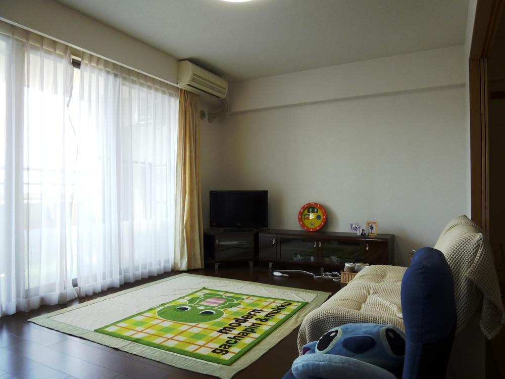 Living. Of 21 tatami mats than is the spacious living-dining (10 May 2013) Shooting