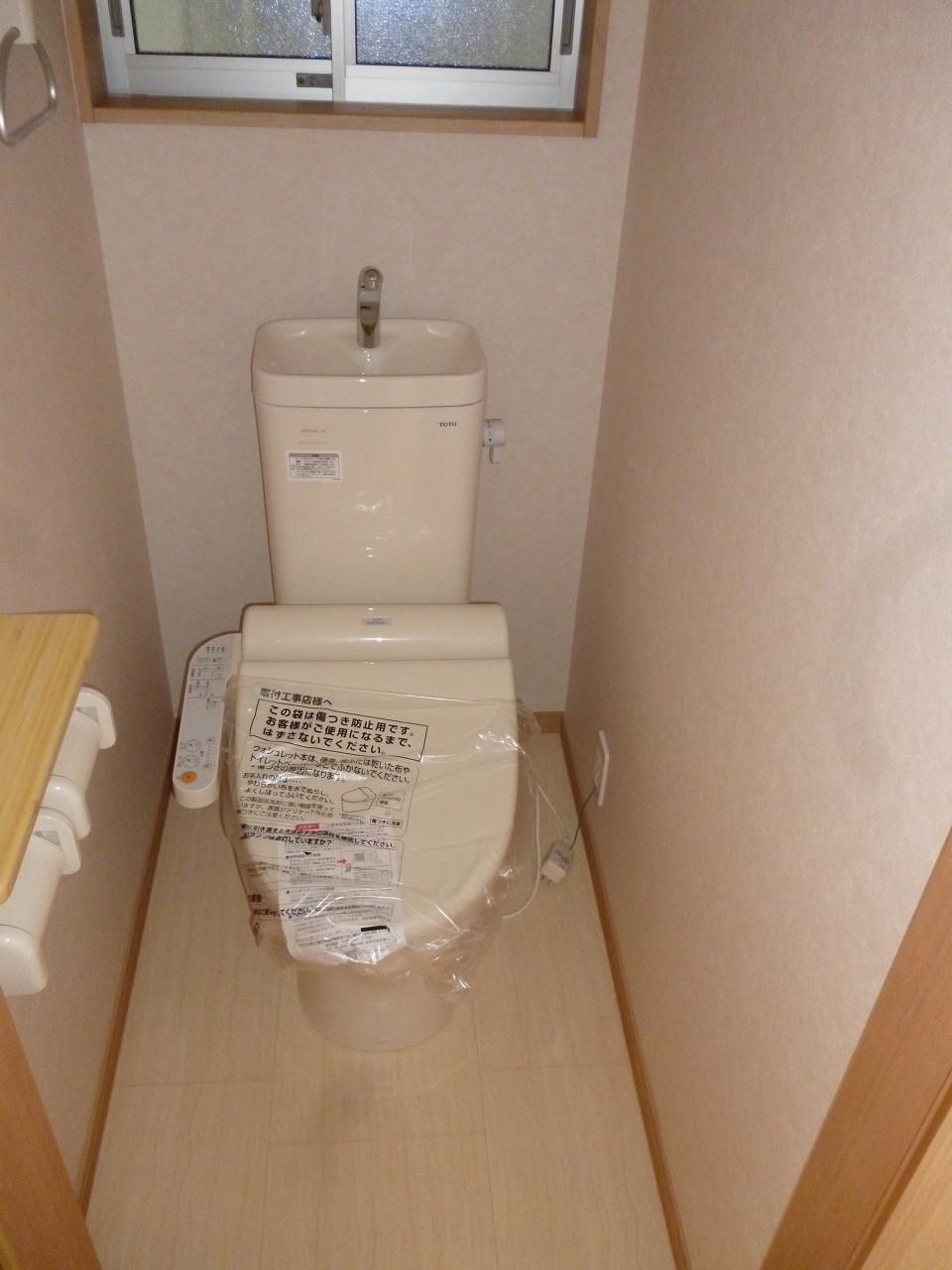 Toilet. Toilet 2 places