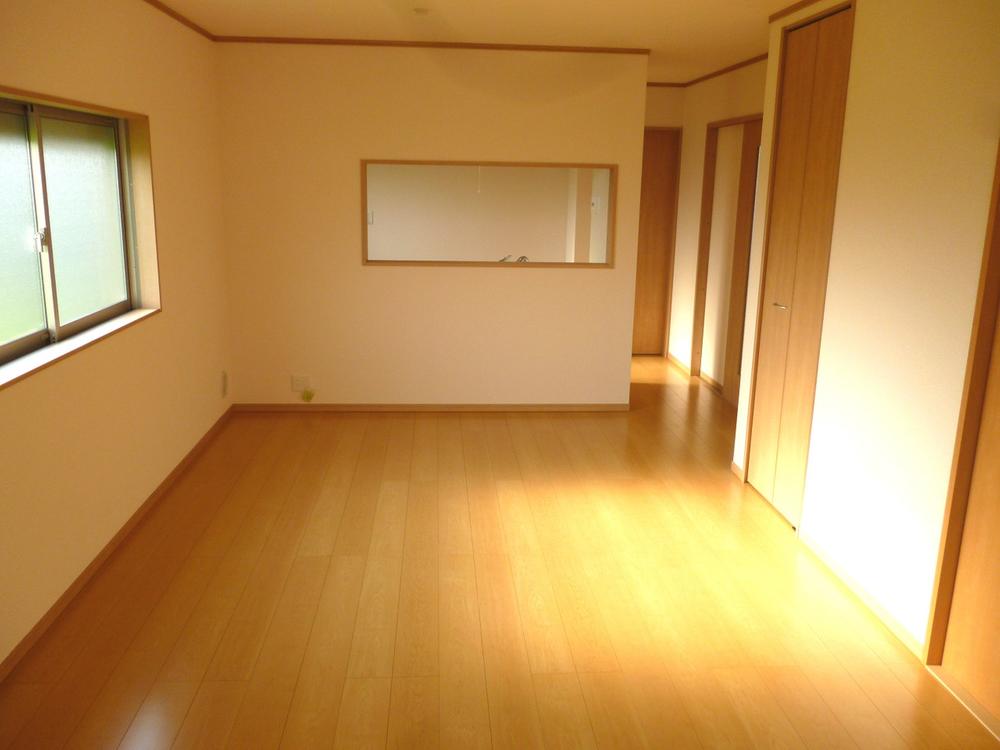 Living. South-facing quires LDK16.5