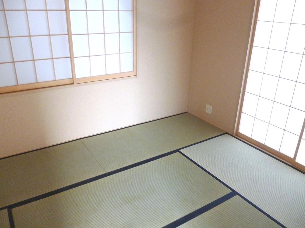 Non-living room. LDK adjacent of the Japanese-style room 6 quires