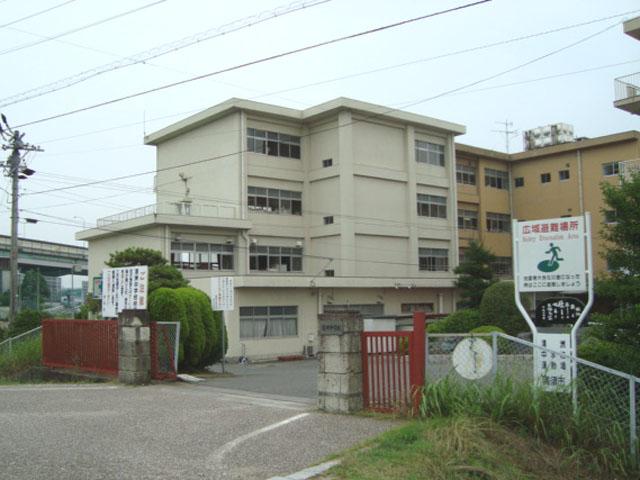 Junior high school. Kiyosu 254m until junior high school