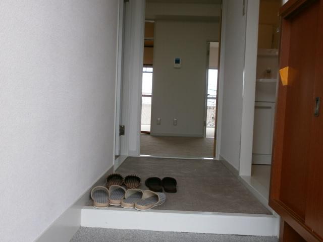 Entrance. Local (10 May 2013) Shooting