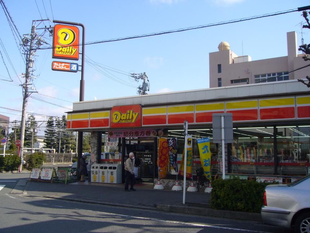 Convenience store. 740m until the Daily Yamazaki Sukaguchiekimae shop