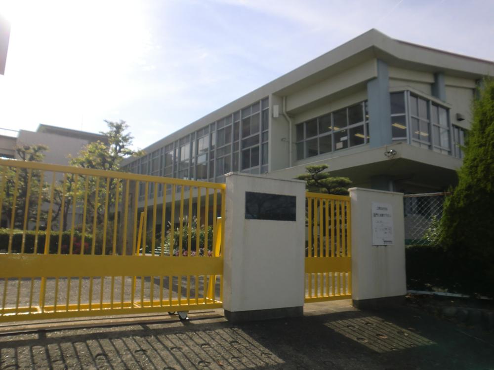Primary school. Kiyosu City 1617m to stand Kasuga Elementary School