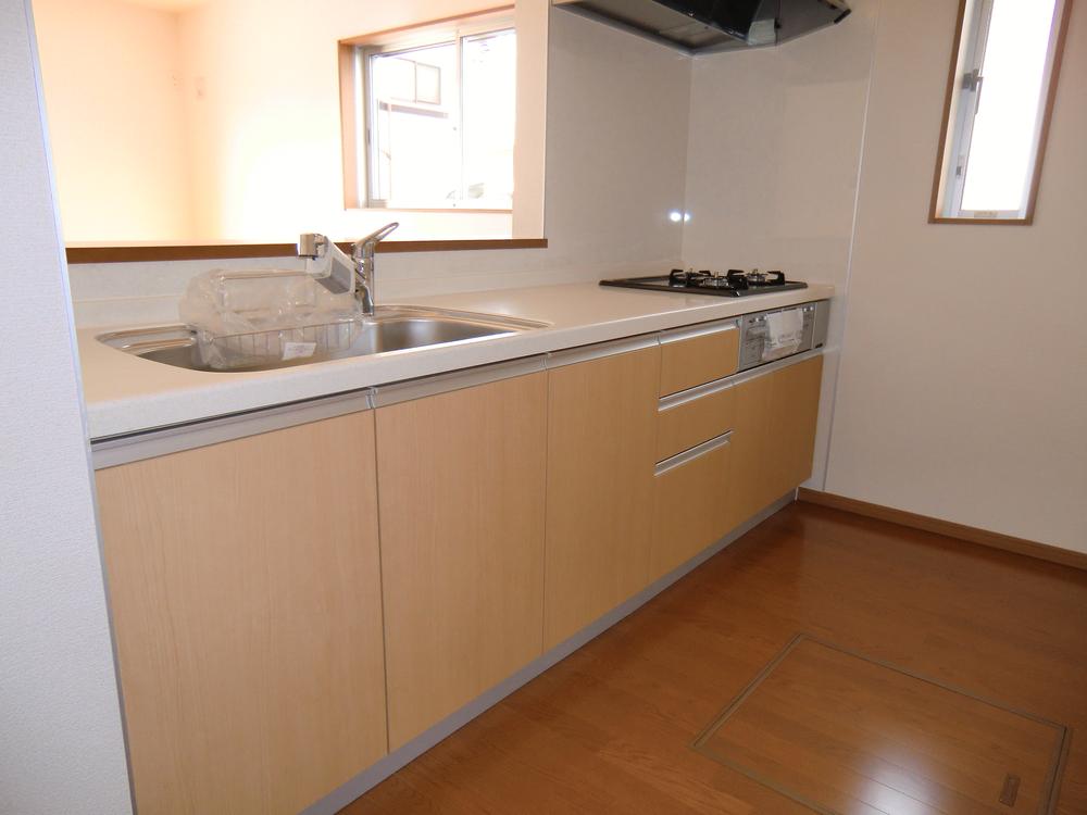 Kitchen. ◇ Kitchen ◇  Popular counter ・ Artificial marble top ・ Water purifier integrated faucet ・ Quiet specification sink ・ Si sensor stove (three-necked) ・ Underfloor storage, etc.
