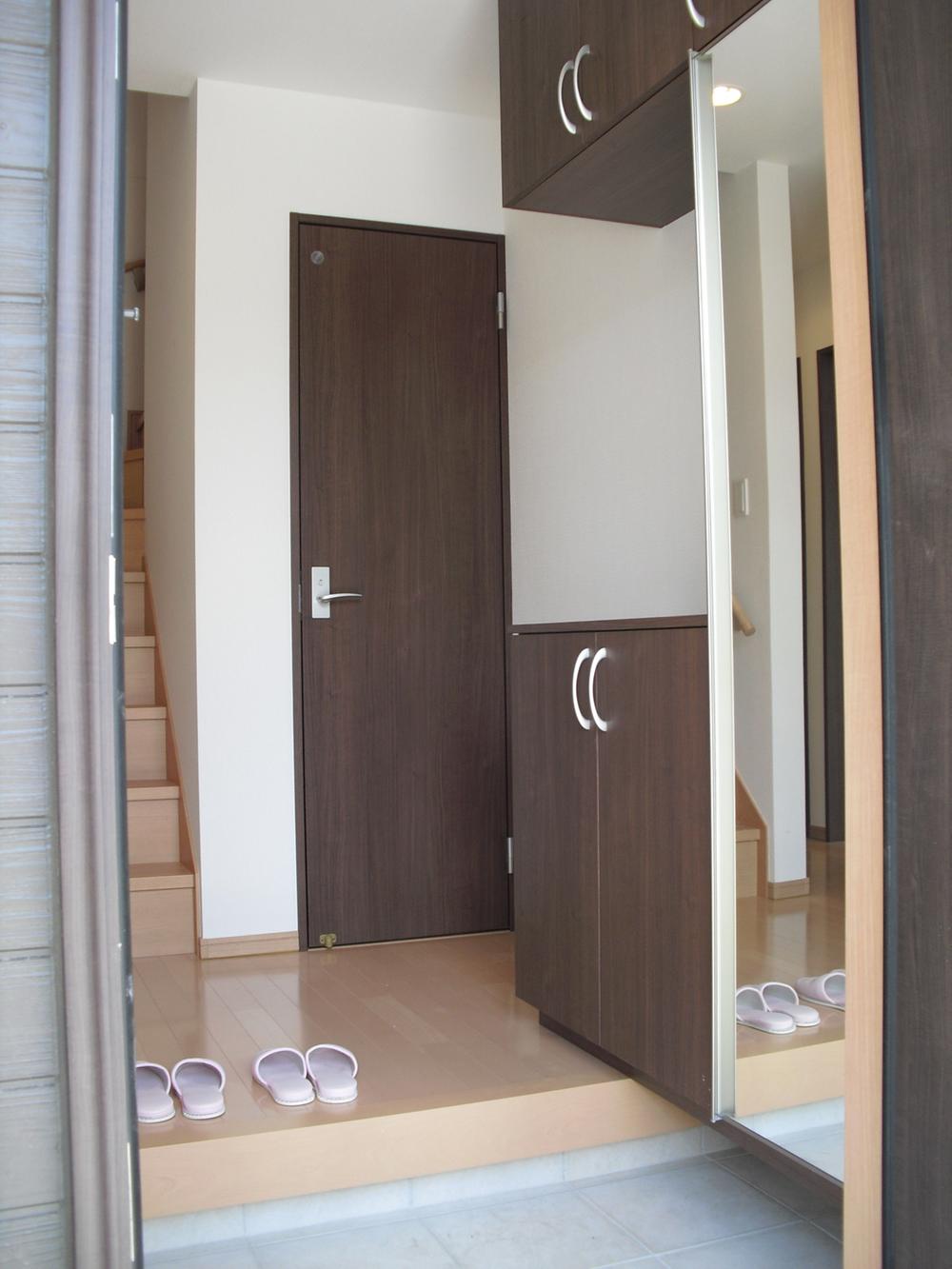 Entrance. Same specifications