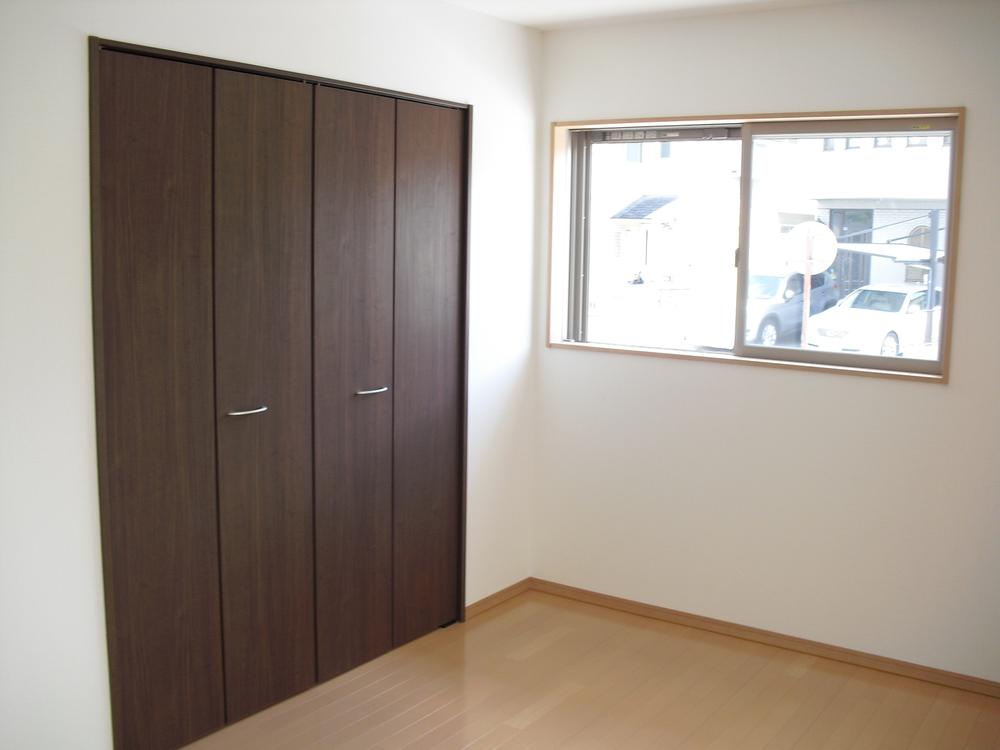 Non-living room. Same specifications