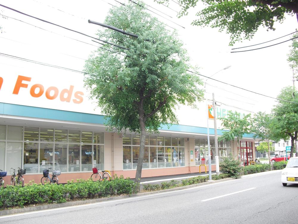 Supermarket. 699m until Heiwado Nakaotai shop