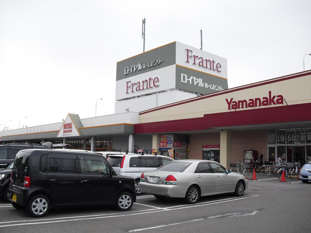 Home center. 1296m to Royal Home Center Nishibiwashima shop