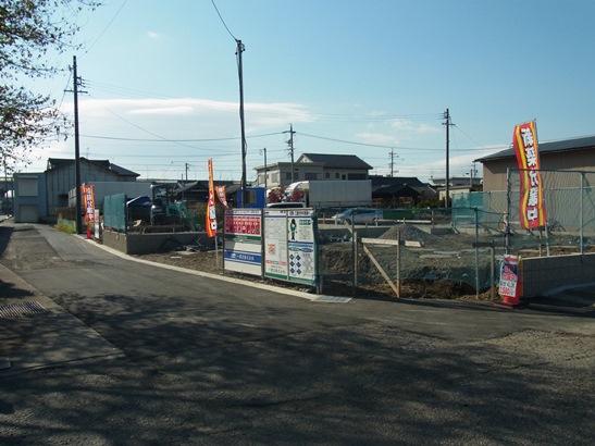 Local photos, including front road. Local (12 May 2013) Shooting