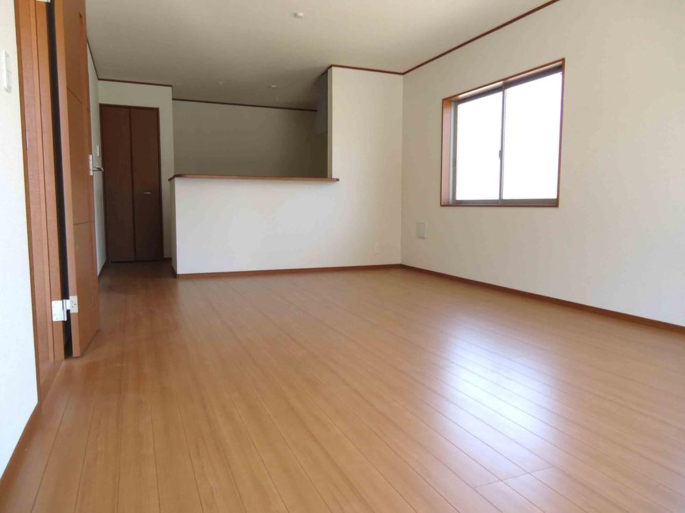 Same specifications photos (living).  ◆ Same seller construction cases living