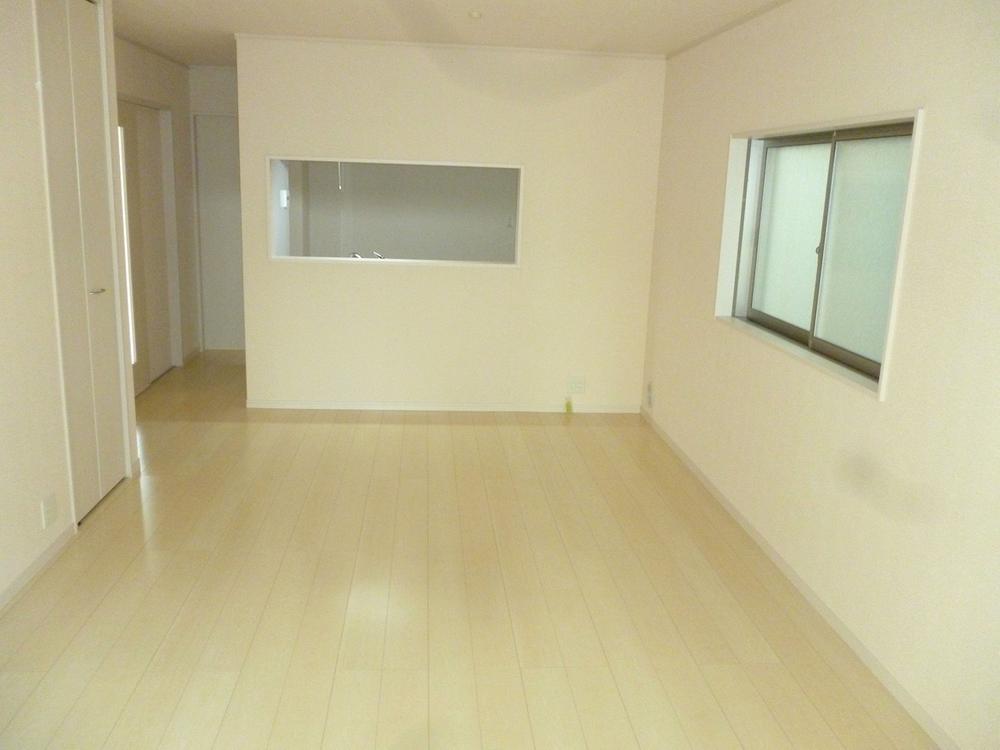 Living. South-facing quires LDK16.5