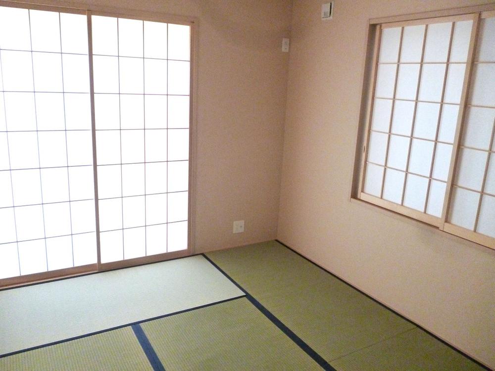 Non-living room. Adjacent to LDK, Closet is with storage of Japanese-style 6 quires. 