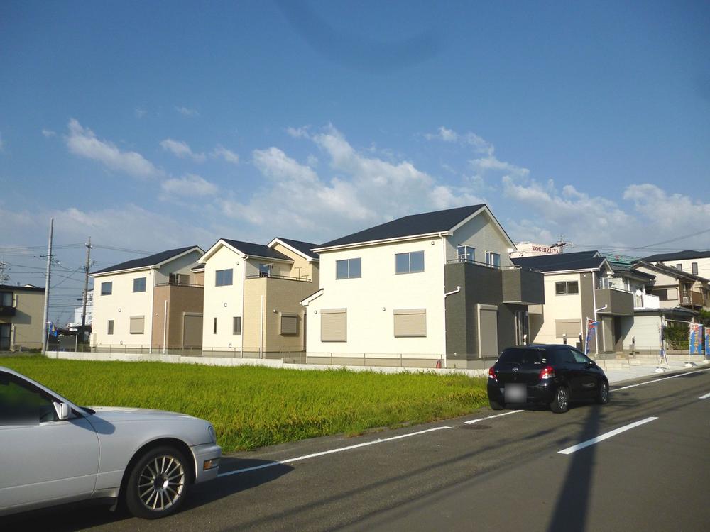 Local appearance photo. Overall Front road spacious! 