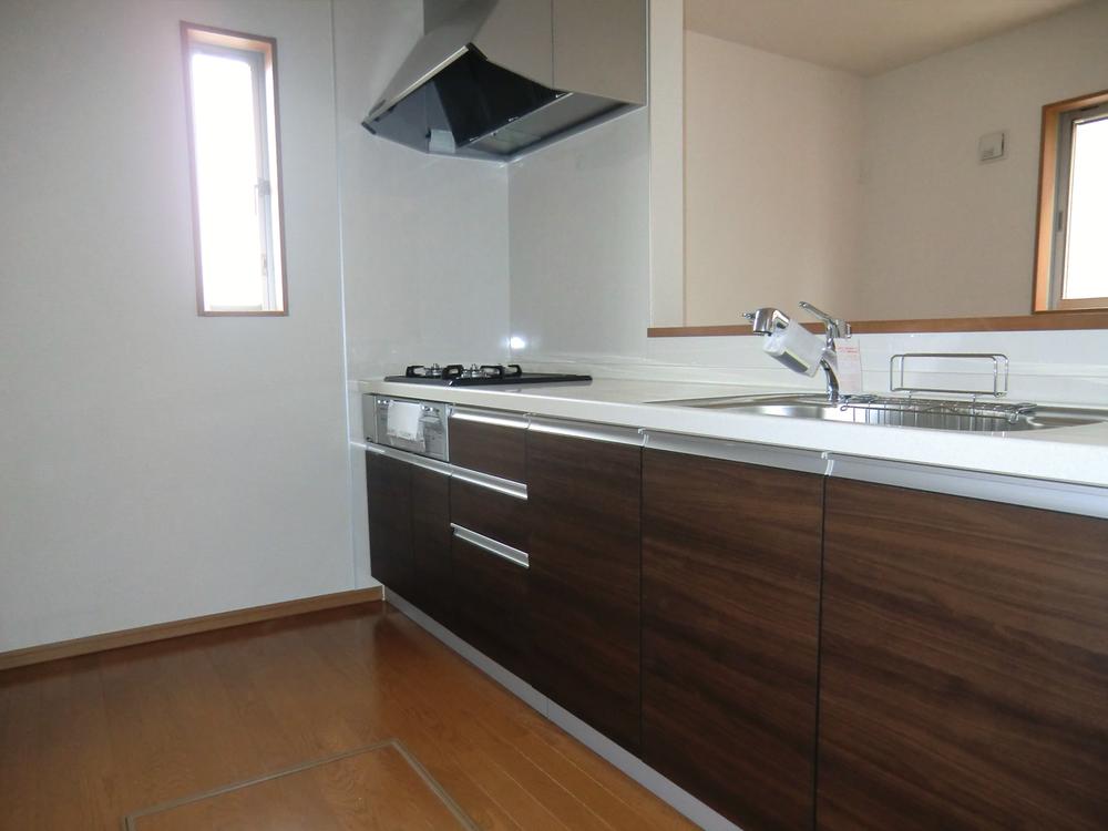 Same specifications photo (kitchen). ◇ Kitchen ◇  Artificial marble top ・ Water purifier integrated faucet ・ Quiet specification sink ・ Si sensor stove (three-necked) ・ Cupboard hanging with latch ・ Underfloor storage, etc.